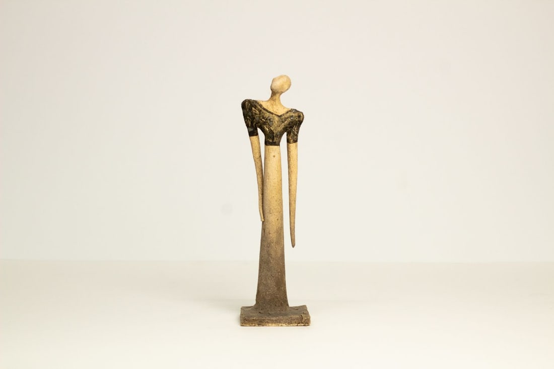 JK - Sculpture of a female figure - Ceramic: Artist: JK Title: Female figure Technique: Sculpture on Ceramics size: 22 x 6,5 cm. (8,65 x 2,55 inch) Framed: Not framed More Information Beautiful ceramic sculpture of a female figure sku:
