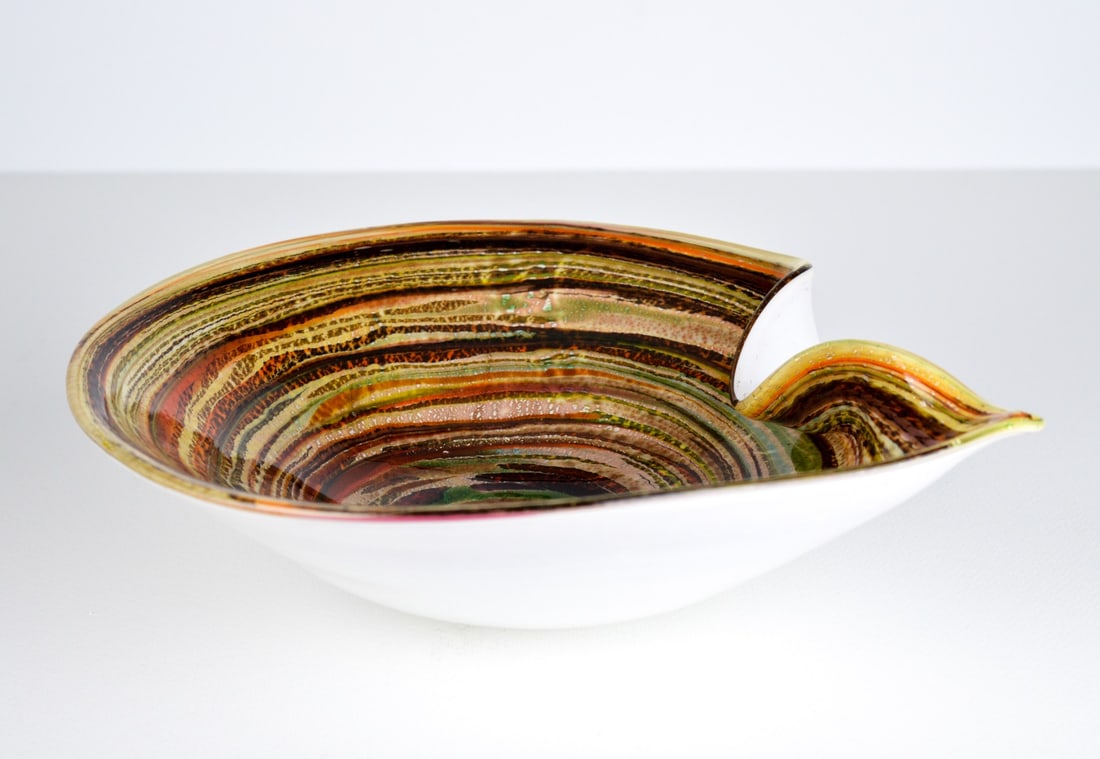 Murano - Glass object: Artist: Murano Title: Bowl Technique: Glass on Glass size: 6 x 26,5 cm. (2,35 x 10,45 inch) Framed: Not framed More Information Murano glass bowl, with gold and silver irid