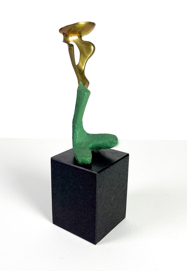 Bronze Sculpture: Artist: Unknown / Unreadable Artist Title: Art Deco female figure Technique: Sculpture on Bronze size: 28,5 x 8 cm. (11,2 x 3,15 inch) Framed: Not framed More Information Art Deco female figure in