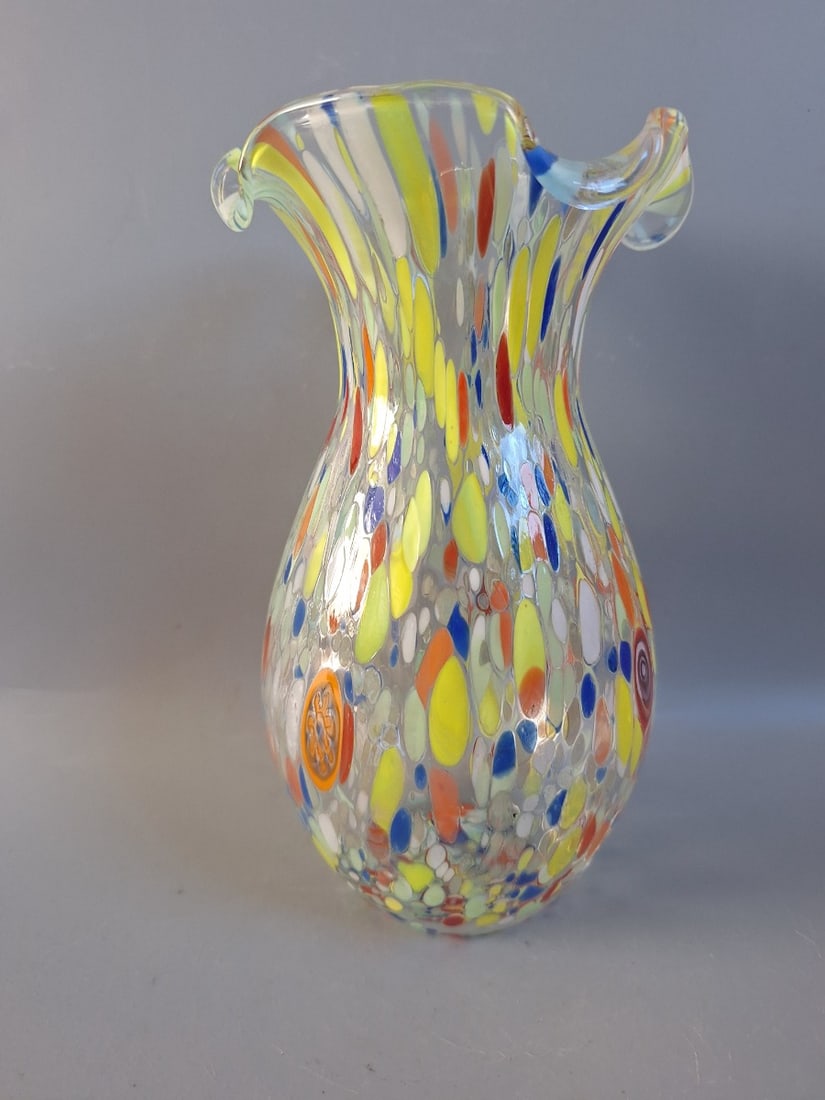 A very beautiful Murano vase: Artist: Murano Title: Murano vase Technique: Sculpture on Glass size: 19 x 10 cm. (7,5 x 3,95 inch) Framed: Not framed More Information Stunning hand made vase made by incredibly popular Venetian