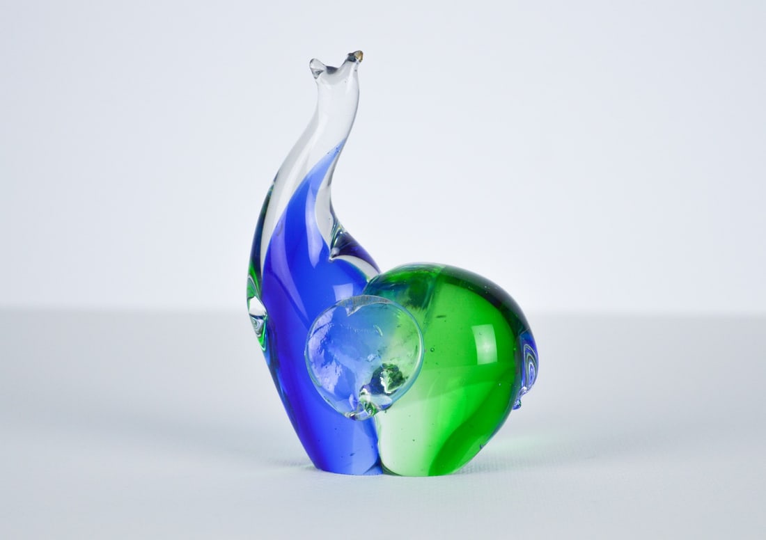 Murano Glass - Venice Elephant Sculpture.: Artist: Murano Title: Elephant Technique: Glass on Glass size: 12 x 8,5 cm. (4,7 x 3,35 inch) Framed: Not framed More Information Murano Venice Elephant Sculpture. Stunning