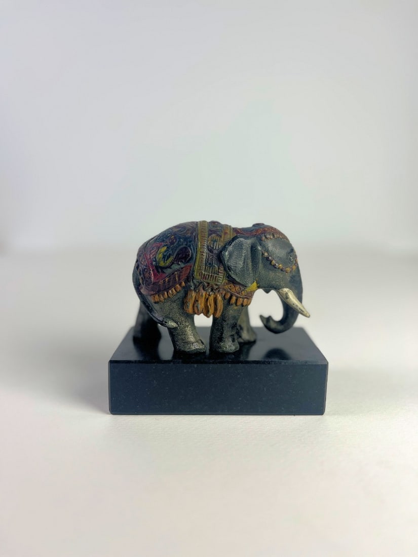 Zamak Sculpture - Polychrome painted: Artist: Unknown / Unreadable Artist Title: Untitled Technique: Sculpture on Zamak Alloy size: 12 x 13 cm. (4,7 x 5,1 inch) Framed: Not framed More Information Very beautif