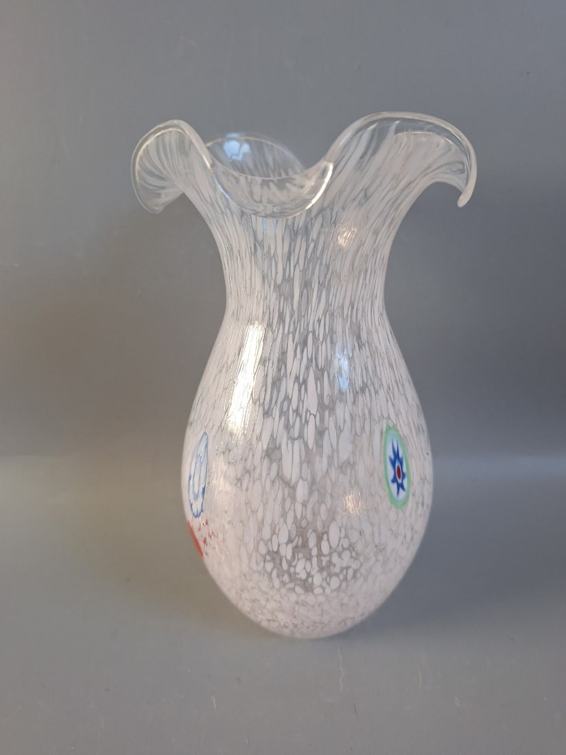 A very beautiful Murano vase: Artist: Murano Title: Murano vase Technique: Sculpture on Glass size: 19 x 10 cm. (7,5 x 3,95 inch) Framed: Not framed More Information Stunning hand made vase made by incr