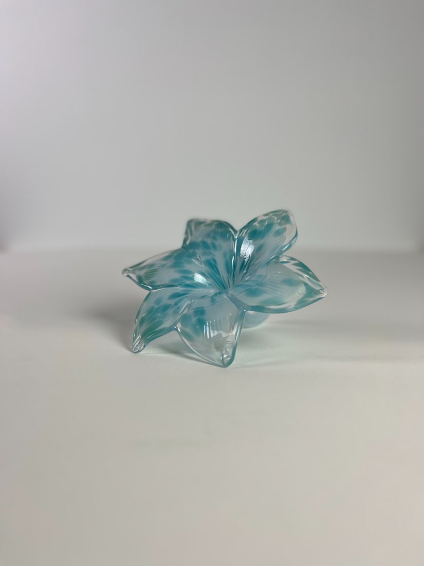 Murano Vase Glass Flower Shape Trumpet: Artist: Murano Title: Vase Glass Flower Form Trumpet Technique: Sculpture on Glass size: 11 x 18 cm. (4,35 x 7,1 inch) Framed: Not framed More Information Murano Vase G