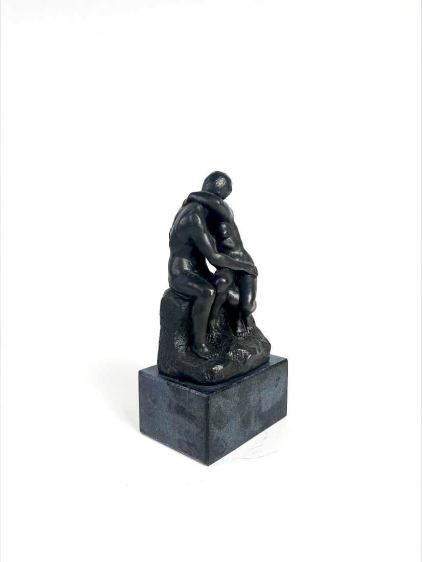 Bronze Sculpture - The French Kiss: Artist: Unknown / Unreadable Artist Title: The French Kiss Technique: Sculpture on Bronze size: 22 x 10,5 cm. (8,65 x 4,15 inch) Framed: Not framed More Information Beautiful bronze statue on a