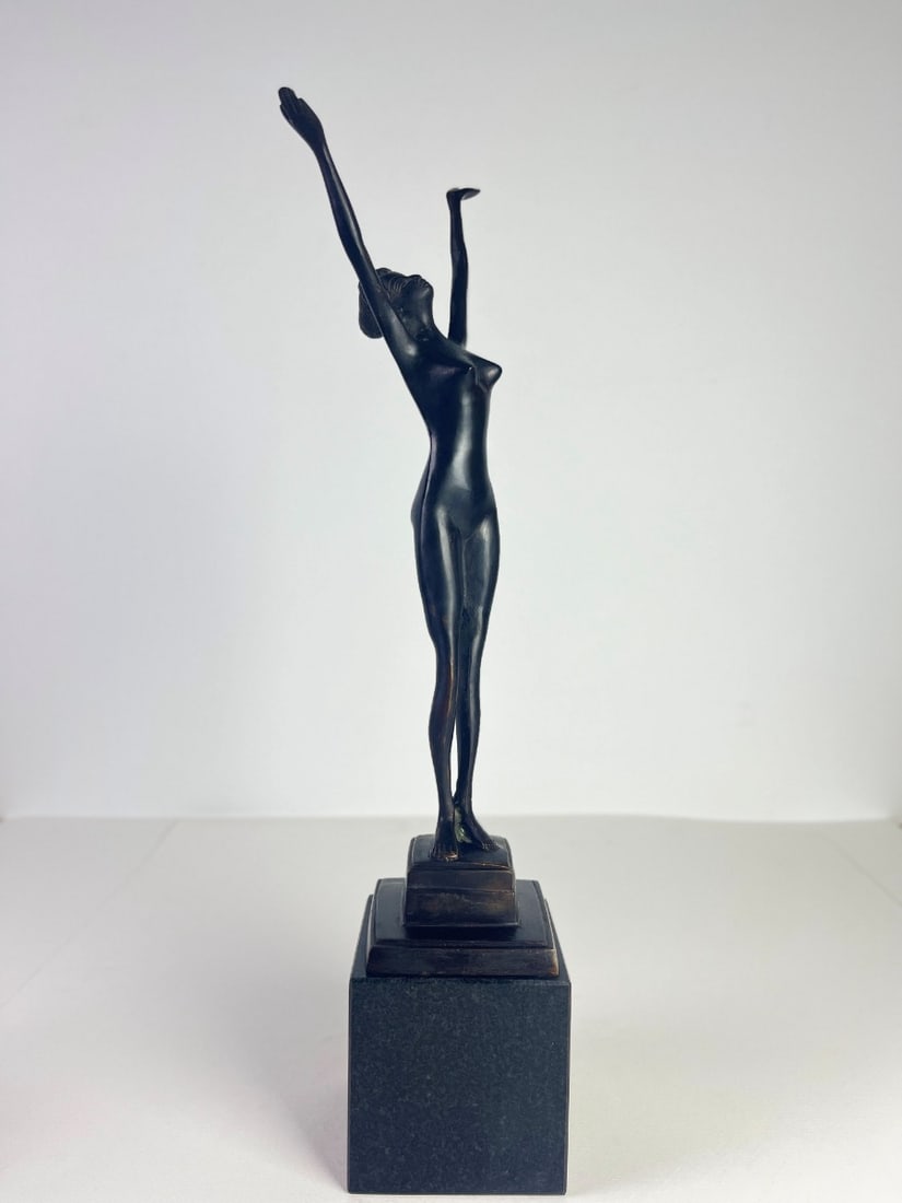 Bronze sculpture: Artist: Unknown / Unreadable Artist Title: Untitled Technique: Sculpture on Bronze size: 54,5 x 11 cm. (21,45 x 4,35 inch) Framed: Not framed More Information Beautiful