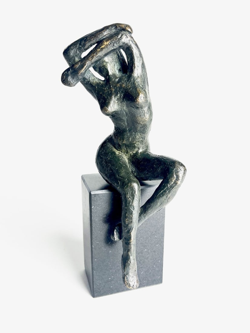 Bronze sculpture: Artist: Unknown / Unreadable Artist Title: Untitled Technique: Sculpture on Bronze size: 24 x 7 cm. (9,45 x 2,75 inch) Framed: Not framed More Information Beautiful solid bronze sculpture, late 20th