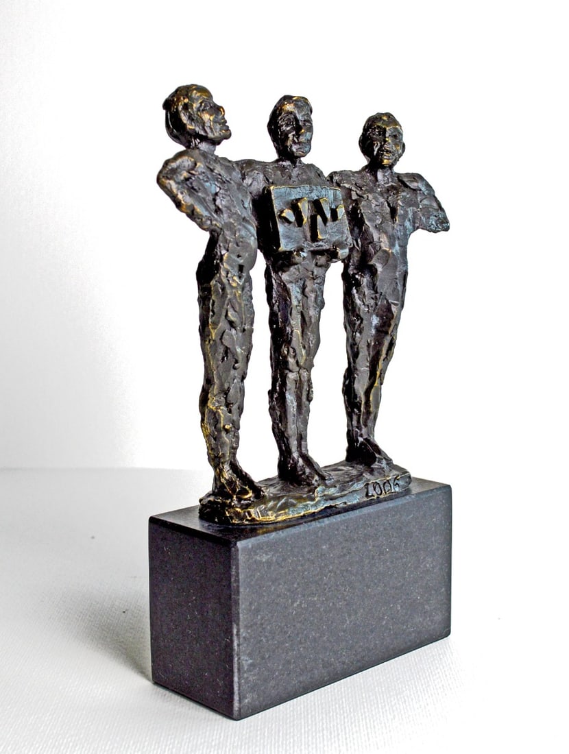 Corry Ammerlaan van Nieker - Sculpture - Drie mannen - Bronze: Artist: Ammerlaan, Corry Title: Drie mannen Technique: Sculpture on Bronze size: 22 x 15 cm. (8,65 x 5,9 inch) Framed: Not framed More Information Corry Ammerlaan-Nieke