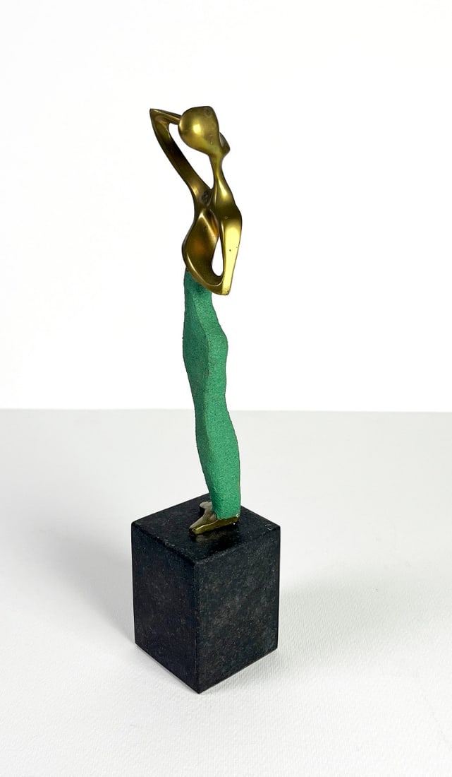 Bronze Sculpture: Artist: Unknown / Unreadable Artist Title: Art Deco female figure Technique: Sculpture on Bronze size: 30 x 8 cm. (11,8 x 3,15 inch) Framed: Not framed More Information Art Deco female figure in the