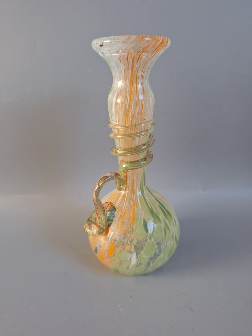 A very beautiful Murano vase: Artist: Murano Title: Murano vase Technique: Sculpture on Glass size: 18 x 7 cm. (7,1 x 2,75 inch) Framed: Not framed More Information Stunning hand made vase made by i
