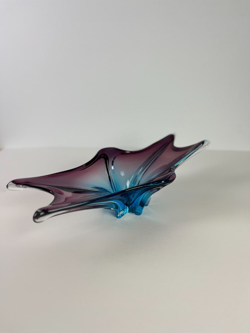 A very beautiful Murano Bowl: Artist: Murano Title: Murano Bowl Technique: Sculpture on Glass size: 13 x 46 cm. (5,1 x 18,1 inch) Framed: Not framed More Information Stunning hand made Bowl made by incredibly popular Venetian