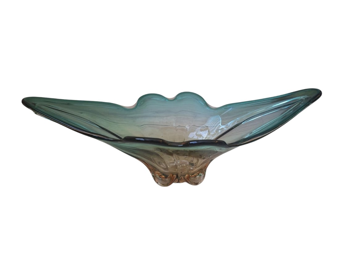 A very beautiful Murano Bowl: Artist: Murano Title: Murano Bowl Technique: Sculpture on Glass size: 16,5 x 49 cm. (6,5 x 19,3 inch) Framed: Not framed More Information Stunning hand made Bowl made by incredibly popular Venetian