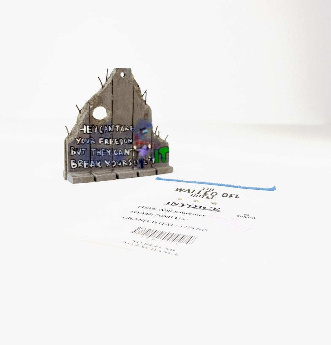 Banksy - Walled Off Hotel - receipt included: Artist: Banksy Title: Banksy Walled Off Hotel - Wall Sculpture Technique: Sculpture on Multimedia size: 9,5 x 9,5 cm. (3,75 x 3,75 inch) Framed: Not framed More Information BANKSY Sculpture