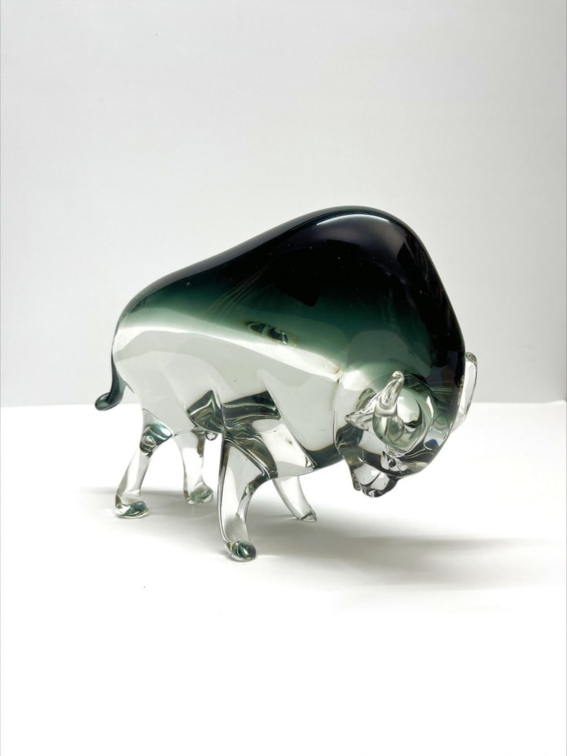 Murano Glass - Bull Sculpture: Artist: Murano Title: Murano Glass - Bull Sculpture Technique: Sculpture on Glass size: 20 x 30 cm. (7,85 x 11,8 inch) Framed: Not framed More Information Murano Venice BullSculpture. Stunning