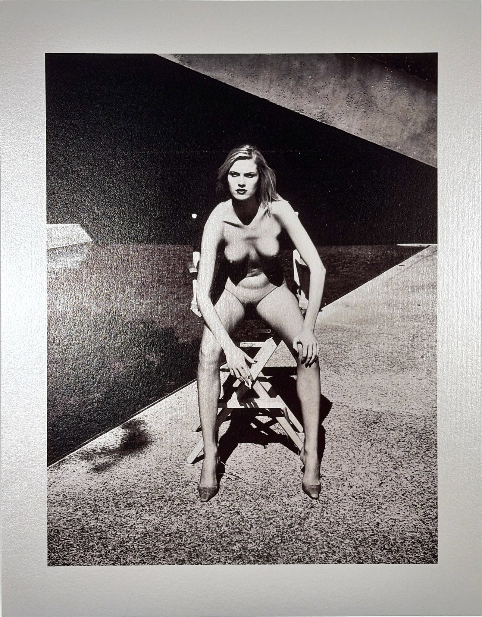 Helmut Newton - Cyberwoman 4 - Photo: Artist: Newton, Helmut Title: Cyberwoman 4 Technique: Photolithograph on Silver Art paper size: 40 x 31,1 cm. (15,75 x 12,25 inch) Framed: Not framed More Information C