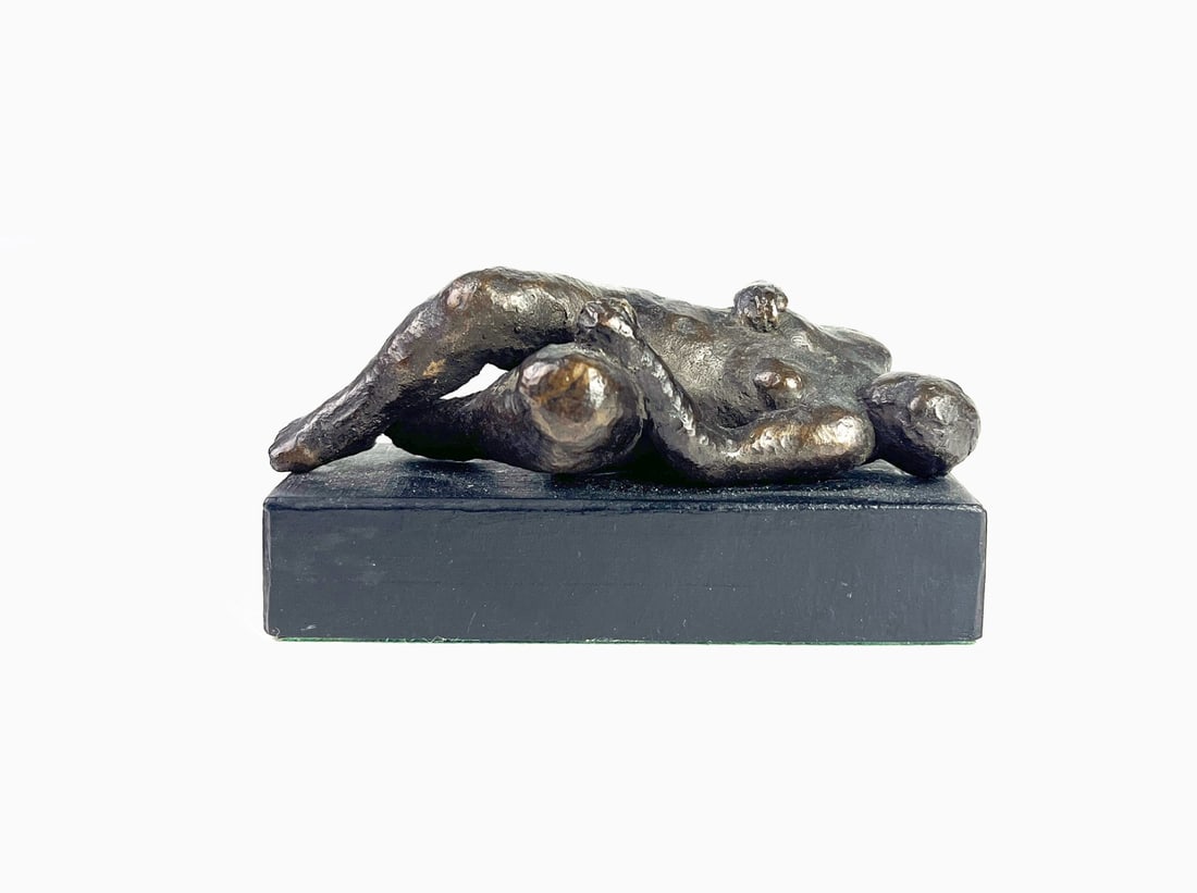 Bronze sculpture: Artist: Unknown / Unreadable Artist Title: Untitled Technique: Sculpture on Bronze size: 5 x 10 cm. (1,95 x 3,95 inch) Framed: Not framed More Information Beautiful solid bronze sculpture, late 20th