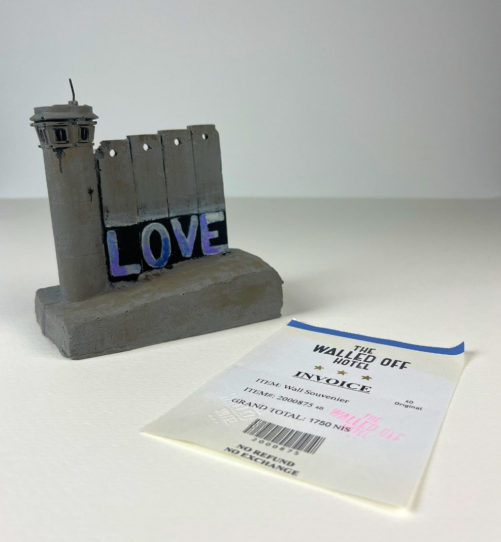 Banksy - Walled Off Hotel - receipt included: Artist: Banksy Title: Banksy Walled Off Hotel - Wall Sculpture Technique: Sculpture on Multimedia size: 13 x 13 cm. (5,1 x 5,1 inch) Framed: Not framed More Information BANKSY Sculpture "WALLED