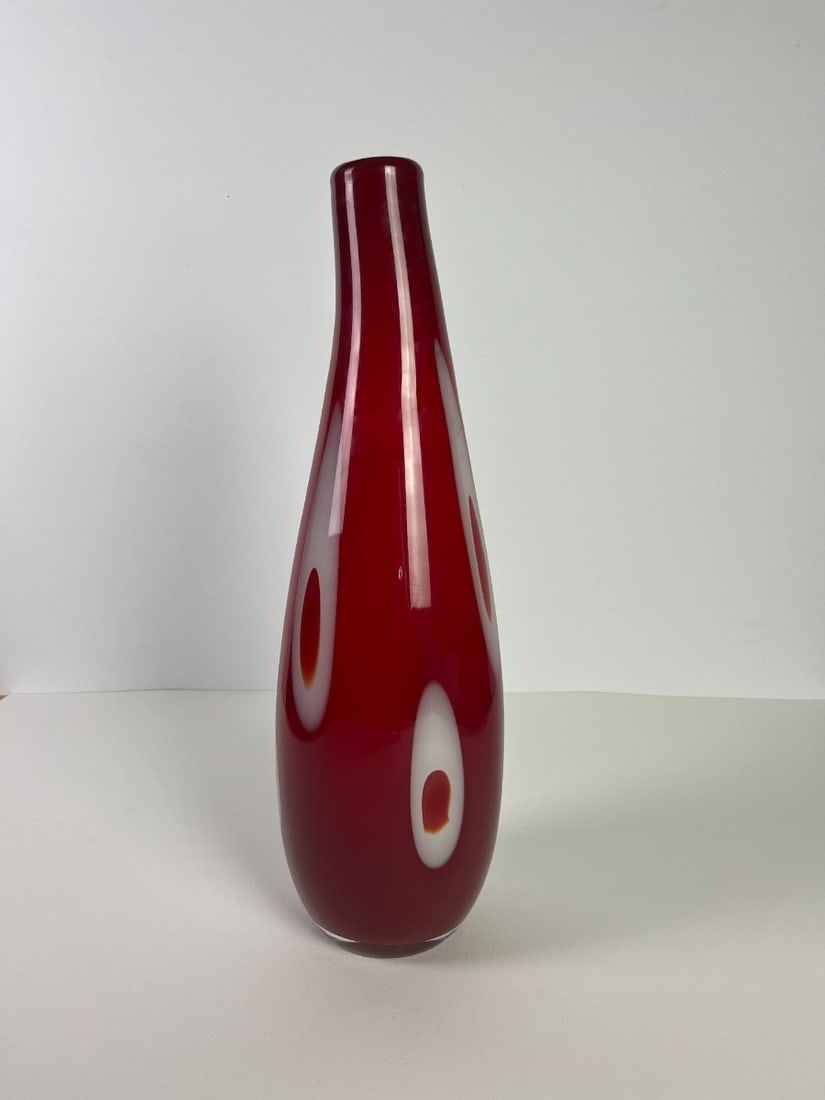 A very beautiful Murano vase: Artist: Murano Title: Murano vase Technique: Sculpture on Glass size: 51 x 18 cm. (20,1 x 7,1 inch) Framed: Not framed More Information Stunning hand made vase made by