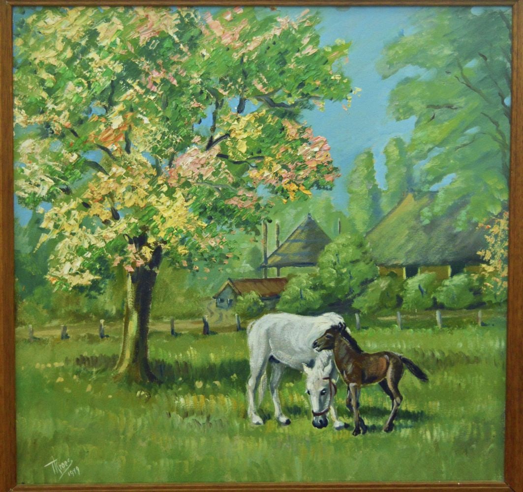 Kroes, T. - Oil Painting - Handsigned: Artist: Kroes, T. Title: Paarden bij boerderij Technique: Oil painting on Panel size: 67,5 x 67,5 cm. (26,55 x 26,55 inch) More Information Handsigned. Dutch school. Comes with o