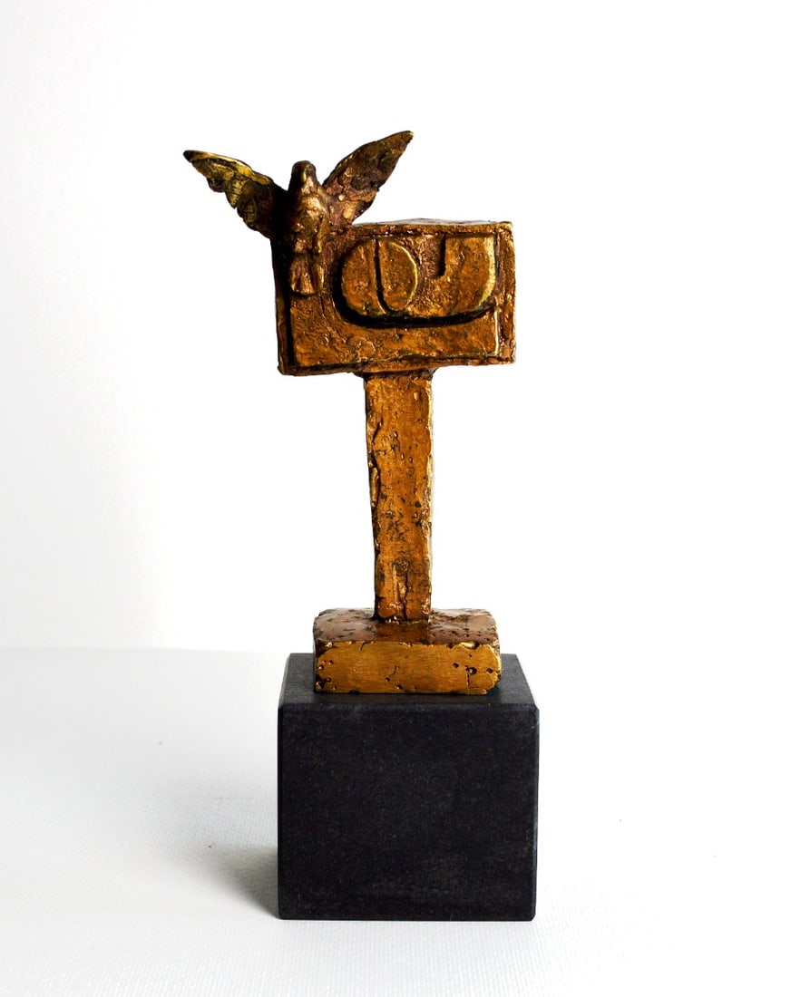 Jaap Hartman - Sculpture - Bronze: Artist: Hartman, Jaap Title: Sculpture with Pigeons Technique: Sculpture on Bronze size: 22,5 x 9 cm. (8,85 x 3,55 inch) Framed: Not framed More Information Bronz Sculp