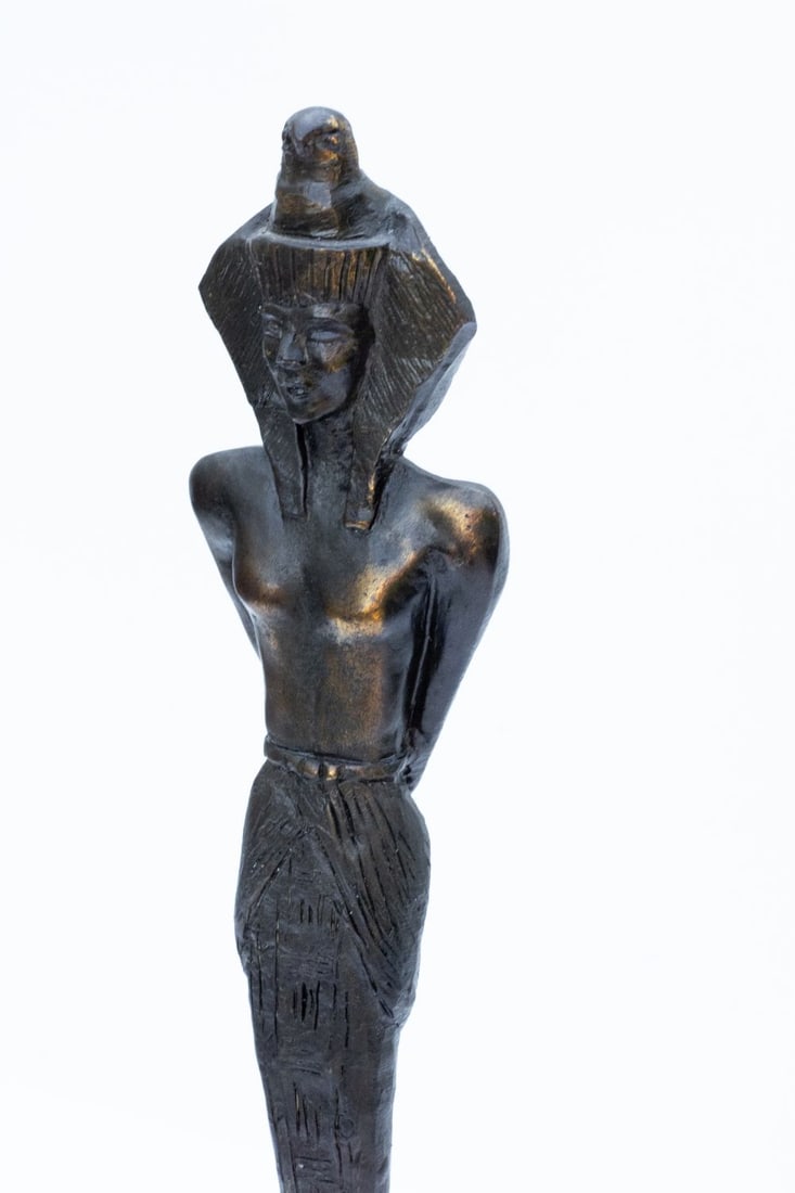 Ammerlaan, Corry - Sculpture - Bronze: Artist: Ammerlaan, Corry Title: Kracht Technique: Sculpture on Bronze size: 23 x 7 cm. (9,05 x 2,75 inch) Framed: Not framed More Information Corry Ammerlaan-Niekerk (b