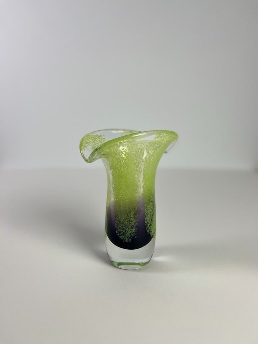 Murano Design Vintage Vase: Artist: Murano Title: Murano glass Vase Technique: Sculpture on Glass size: 19 x 14 cm. (7,5 x 5,5 inch) Framed: Not framed More Information Beautiful Murano vintage Va