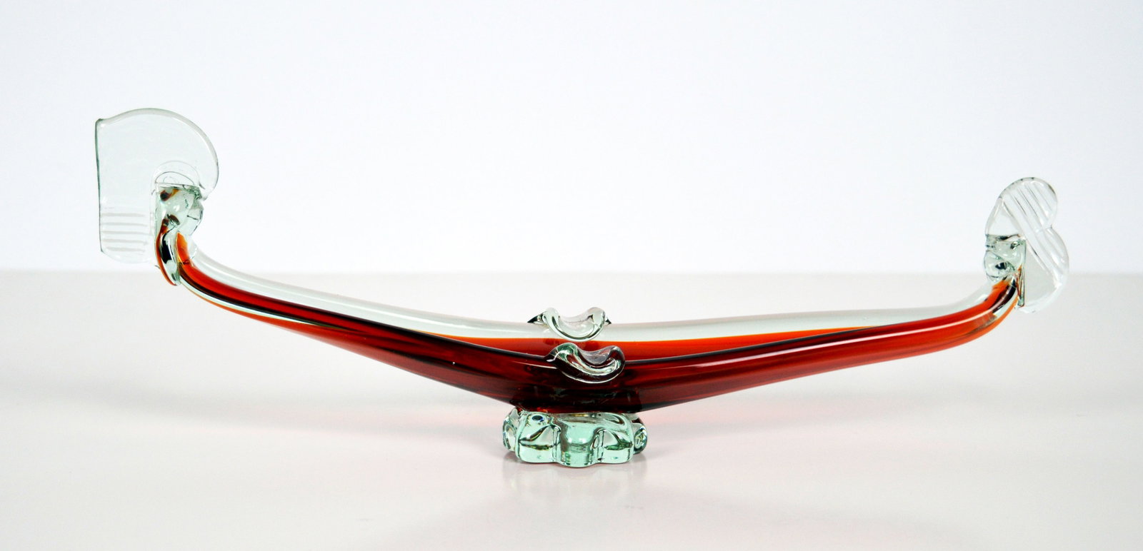 Murano - Gondola Bowl - Glass object: Artist: Murano Title: Gondola Bowl Technique: Glass on Glass size: 12,5 x 35,5 cm. (4,9 x 14 inch) Framed: Not framed More Information Vintage Murano Art Glass Gondola