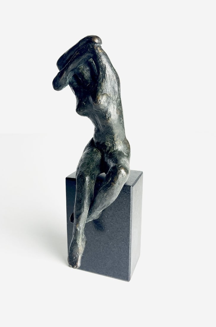 Bronze sculpture: Artist: Unknown / Unreadable Artist Title: Untitled Technique: Sculpture on Bronze size: 24 x 7 cm. (9,45 x 2,75 inch) Framed: Not framed More Information Beautiful sol