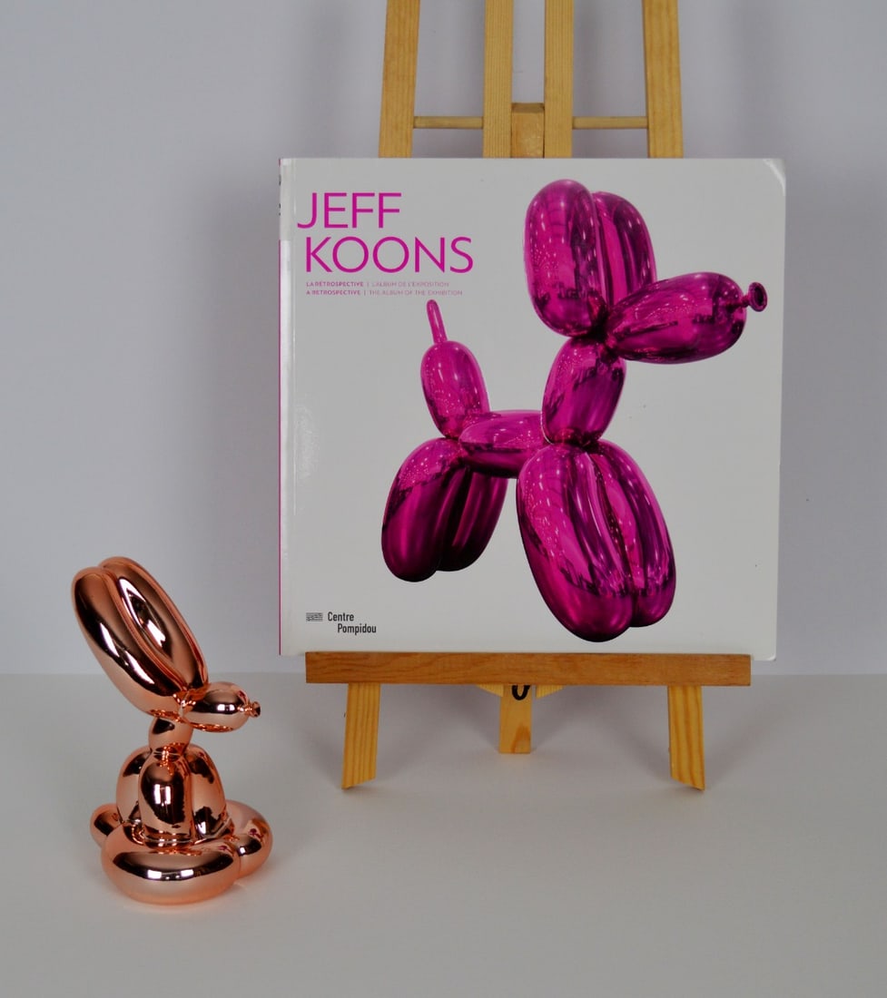 Balloon Bunny - Sculpture - Rose-Gold: Artist: Balloon Bunny Title: Balloon Bunny Technique: Sculpture on Resin/Metallic size: 16 x 10 cm. (6,3 x 3,95 inch) Framed: Not framed More Information Comes with the exhibition album of Jef Koons-