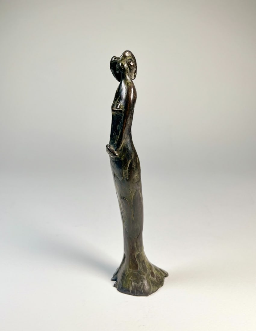 Bronze sculpture - with monogram: Artist: Unknown / Unreadable Artist Title: Graceful Figure Technique: Sculpture on Bronze size: 23,5 x 5 cm. (9,25 x 1,95 inch) Framed: Not framed More Information Grac