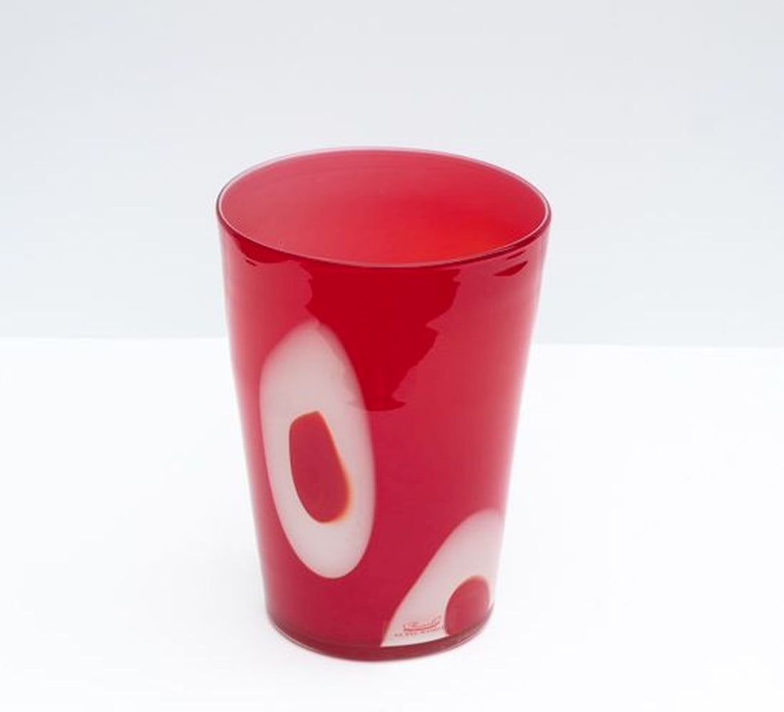Murano - Glass vase: Artist: Murano Title: Vase Technique: Glass on Glass size: 25 x 18 cm. (9,85 x 7,1 inch) Framed: Not framed More Information Stunning hand made vase made by incredibly popular Venetian Glassmakers