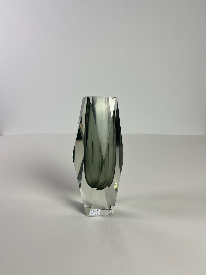 Murano - Multi facets block vase: Artist: Murano Title: Multi facets block vase Technique: Sculpture on Glass size: 20 x 6,5 cm. (7,85 x 2,55 inch) Framed: Not framed More Information VINTAGE MURANO Mul