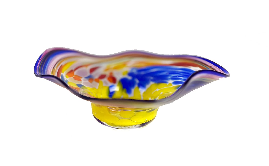 A very beautiful Murano Bowl: Artist: Murano Title: Murano Bowl Technique: Sculpture on Glass size: 9 x 25 cm. (3,55 x 9,85 inch) Framed: Not framed More Information Stunning hand made Bowl made by