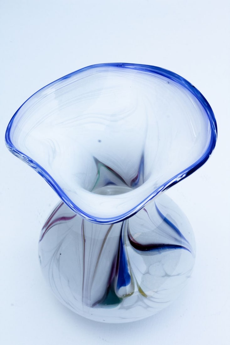 Murano - Glass vase: Artist: Murano Title: Vase Technique: Glass on Glass size: 14 x 19 cm. (5,5 x 7,5 inch) Framed: Not framed More Information Murano glass hand blown vase blown glass art glass 50s 60s. In perfect