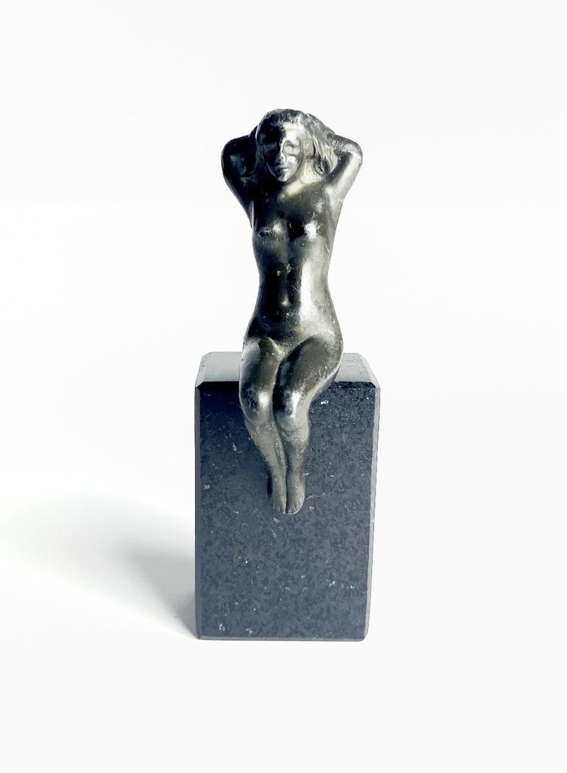 Bronze sculpture: Artist: Unknown / Unreadable Artist Title: Untitled Technique: Sculpture on Bronze size: 12 x 4 cm. (4,7 x 1,55 inch) Framed: Not framed More Information Beautiful solid bronze sculpture, late 20th