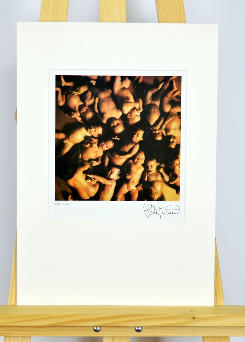 Pete Turner - Photolithograph: Artist: Turner, Pete Title: Baby's Technique: Photolithograph on Photo paper size: 35 x 25 cm. (13,8 x 9,85 inch) Framed: 42 x 30 cm. (16,55 x 11,8 inch) More Information Pete Turner was an
