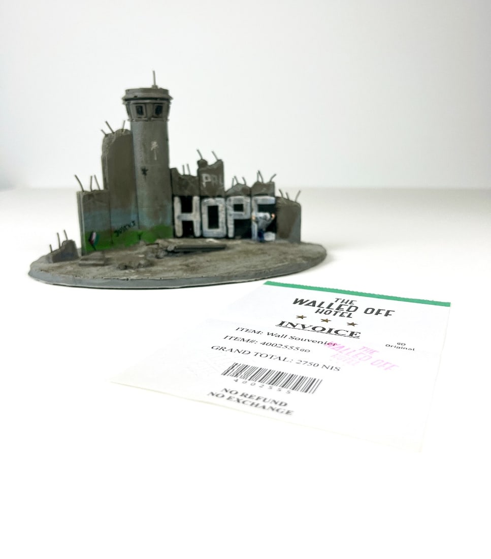 Banksy - Walled Off Hotel - receipt included: Artist: Banksy Title: Banksy Walled Off Hotel - Wall Sculpture Technique: Sculpture on Multimedia size: 13 x 20 cm. (5,1 x 7,85 inch) Framed: Not framed More Information