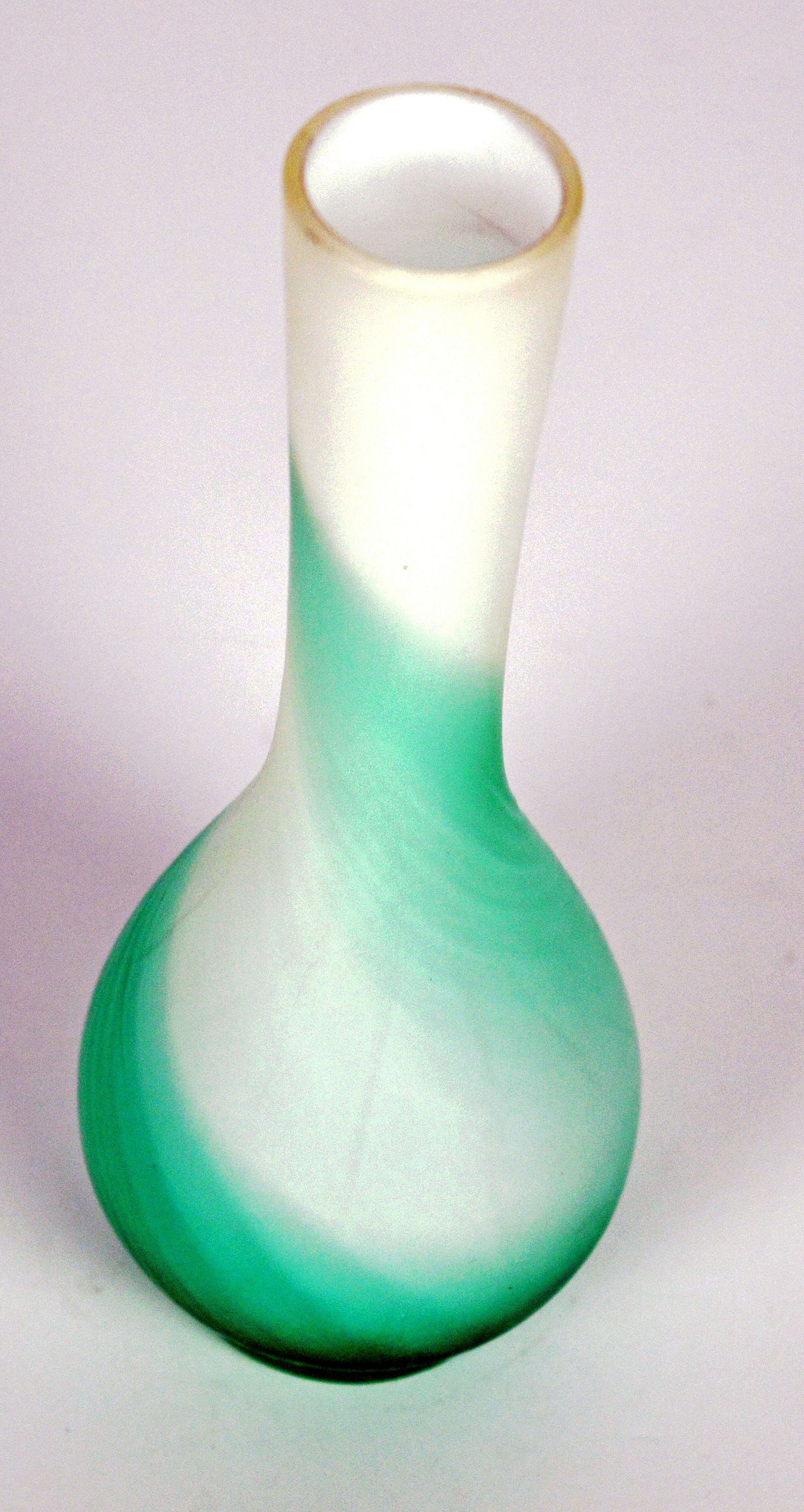 Murano - Vase - Glass object.: Artist: Murano Title: Vase Technique: Glass on Glass size: 18 x 7 cm. (7,1 x 2,75 inch) Framed: Not framed More Information VINTAGE MURANO SATINATO ART GLASS VASE About the artist Murano is a small