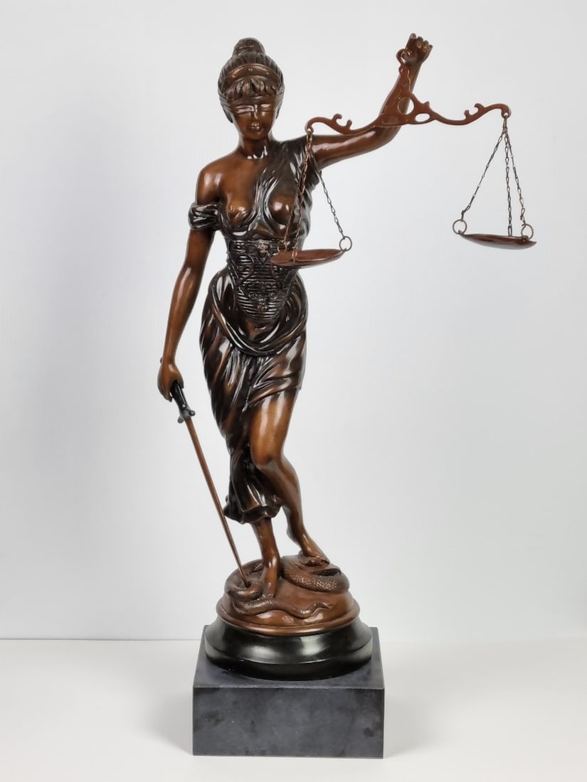 Bronze Sculpture - Lady Justice - Art Deco: Artist: Unknown / Unreadable Artist Title: Lady Justice Technique: Sculpture on Bronze size: 94,5 x 40 cm. (37,2 x 15,75 inch) Framed: Not framed More Information Beautiful bronze statue on a granite