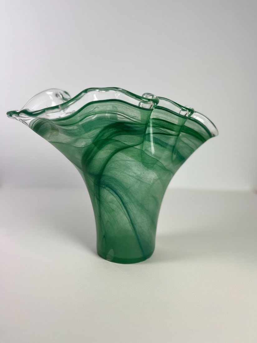 Murano glass Handkerchief vase with green design: Artist: Murano Title: Murano Vase Technique: Sculpture on Glass size: 32 x 39 cm. (12,6 x 15,35 inch) Framed: Not framed More Information Beautiful Murano glass Handkerchief vase with Green design