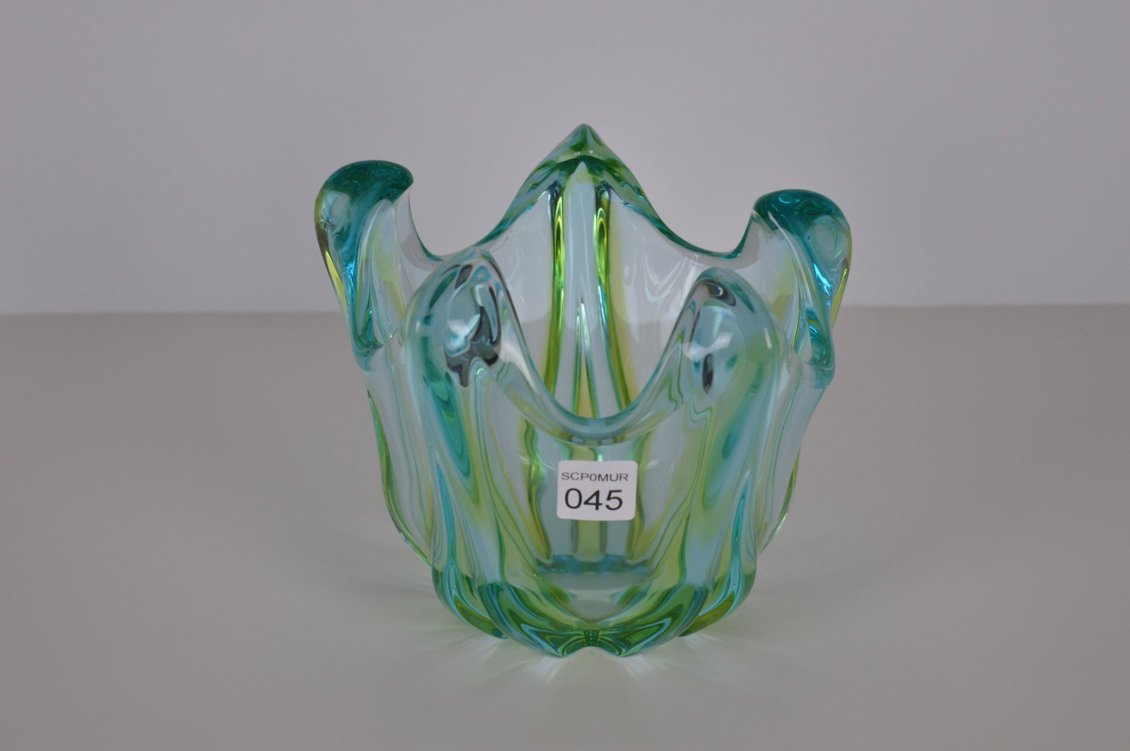 Murano - Glass Bowl: Artist: Murano Title: Bowl Technique: Glass on Glass size: 22 x 13 cm. (8,65 x 5,1 inch) Framed: Not framed More Information Small Murano glass bowl, in green and blue