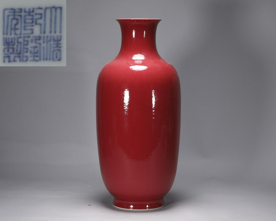 A CHINESE RED-GLAZED VASE (1 of 8)