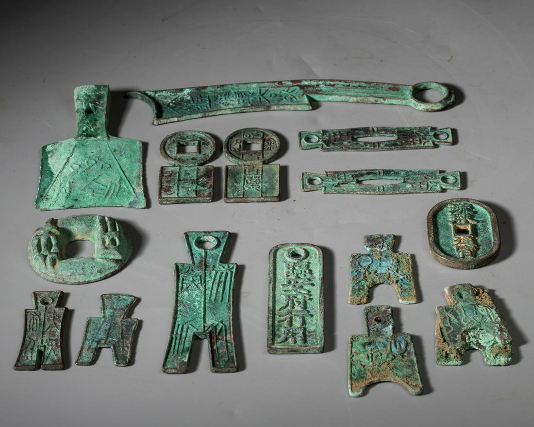 A GROUP OF CHINESE COINS (1 of 6)