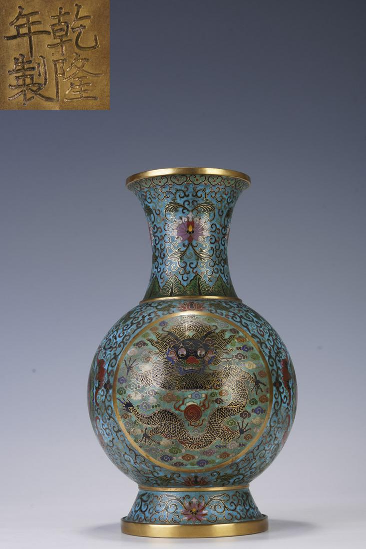 A CHINESE GILT CLOISONNE ENAMEL DRAGON TIANQIU VASE, QING DYNASTY (1 of 9)