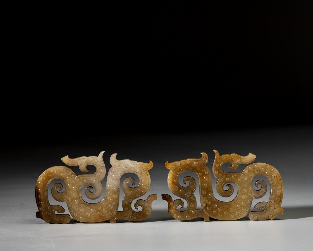 A PAIR OF CHINESE CARVED JADE PENDANTS (1 of 7)