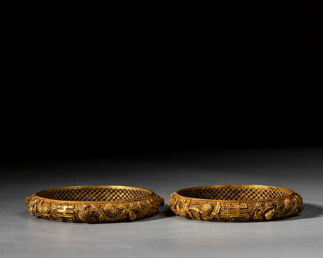 A PAIR OF CHINESE CARVED GOLD BANGLES (1 of 7)