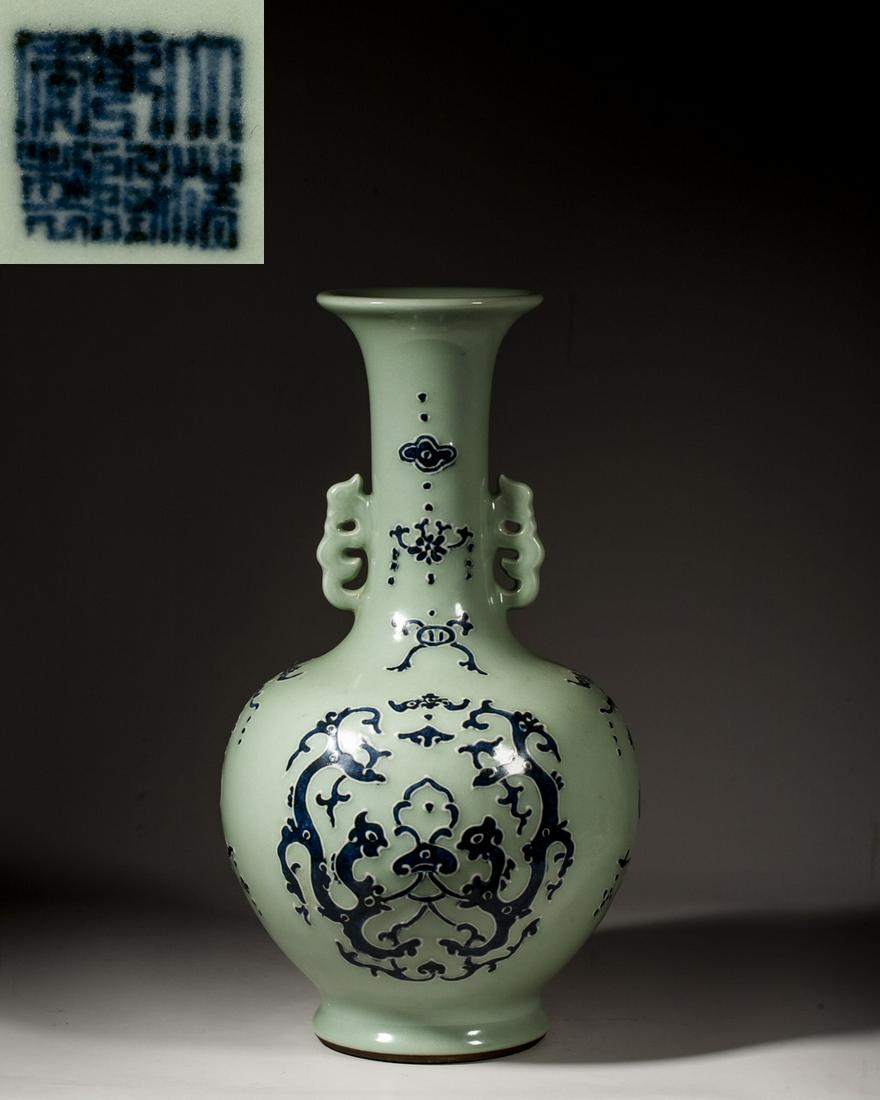 A CHINESE CELADON-GLAZED 'DRAGON' TWO-HANDLED VASE,MARK AND PERIOD OF QIANLONG (1 of 9)