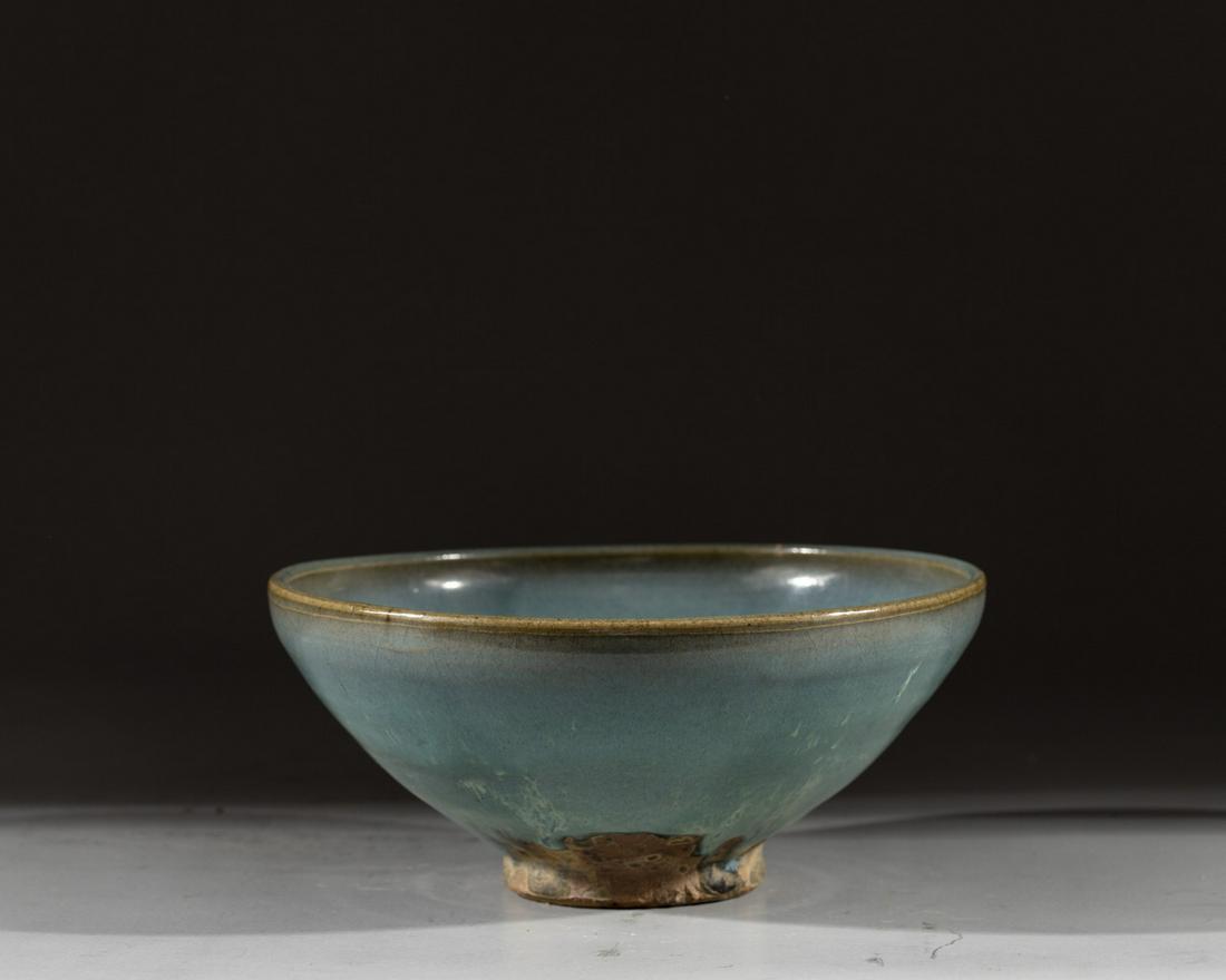 A CHINESE JUNYAO BOWL (1 of 9)