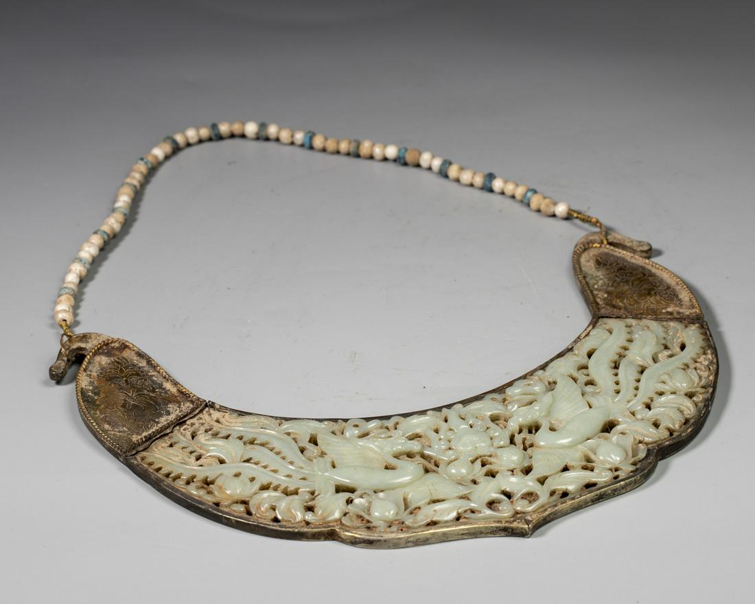 A LIAO JIN STYLE CARVED JADE NECKLACE (1 of 10)