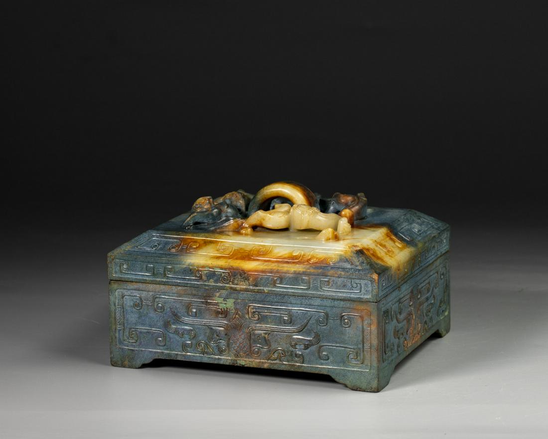 A CARVED JADE BOX (1 of 8)